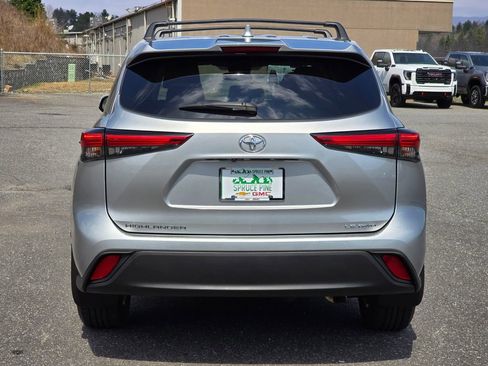 Used 2021 Toyota Highlander LE image 16