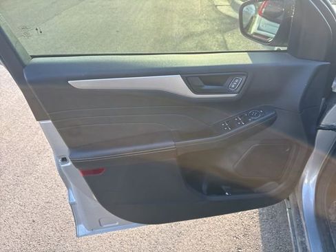 Used 2022 Ford Escape S image 8