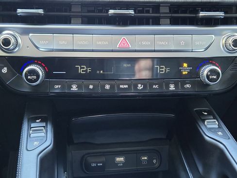 Certified 2025 Kia Telluride EX w/ EX Captain's Chair Package image 17