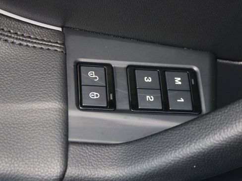 Used 2019 Jaguar F-PACE Premium image 18