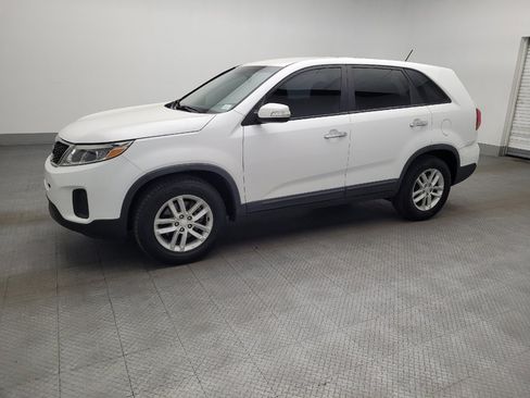 Used 2015 Kia Sorento LX image 2