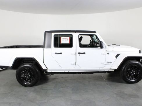 Used 2023 Jeep Gladiator Overland image 14