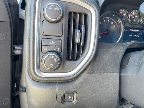 Used 2021 Chevrolet Silverado 1500 LT image 25