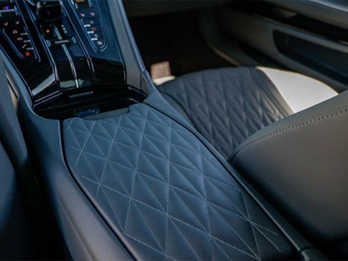 Used 2024 Aston Martin DB12 Coupe image 32