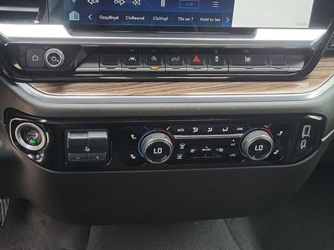 Certified 2025 Chevrolet Silverado 1500 LT AWD/4WD image 33