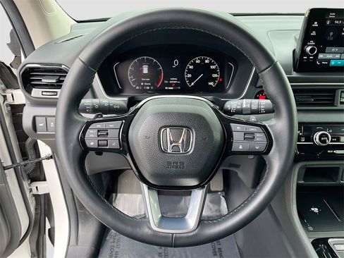 Used 2025 Honda Pilot EX-L image 11