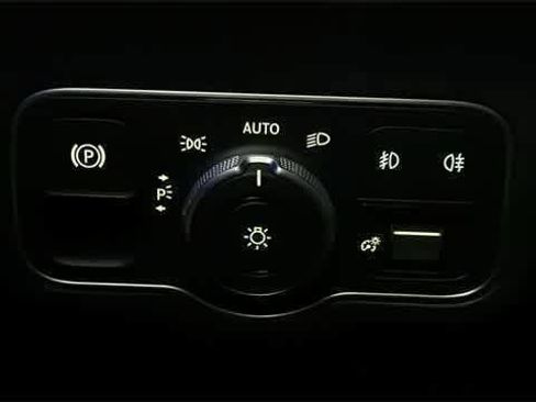 Certified 2025 Mercedes-Benz GLB 250 4MATIC image 34