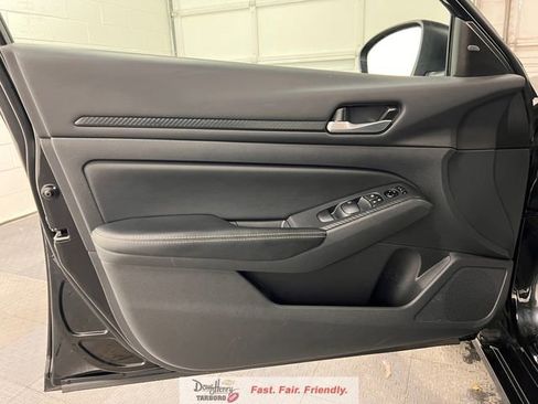 Used 2025 Nissan Altima 2.5 SV FWD image 28
