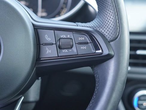 Used 2023 Alfa Romeo Giulia Veloce RWD image 23
