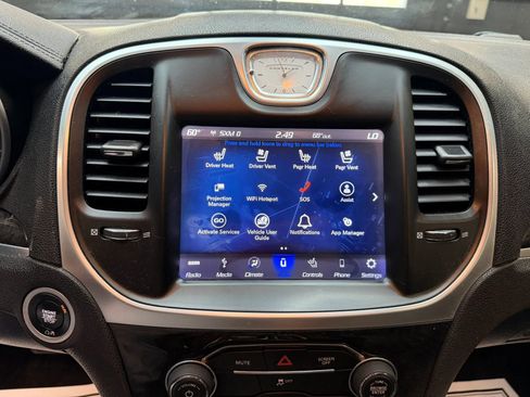 Used 2018 Chrysler 300 Limited RWD image 23