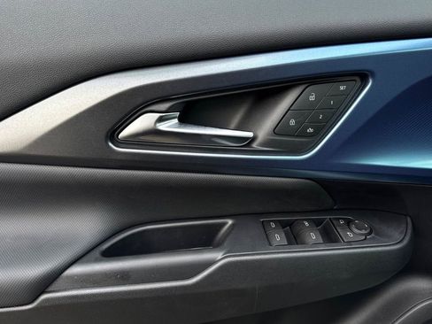 New 2026 Chevrolet Equinox EV LT image 11