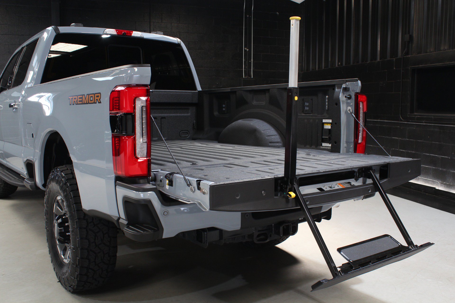 Used 2024 Ford F250 Platinum w/ Tremor Off-Road Package AWD/4WD image 15