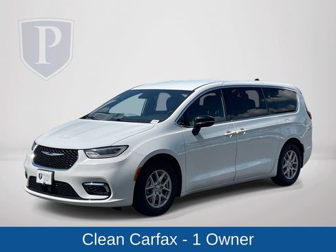 Certified 2025 Chrysler Pacifica Select FWD image 5