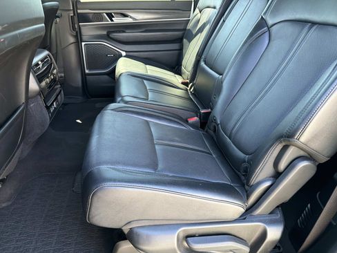 Used 2024 Jeep Wagoneer L Series II w/ Flexible Seating Group image 22