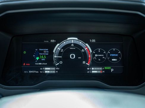 Used 2025 Toyota Tundra Platinum image 32