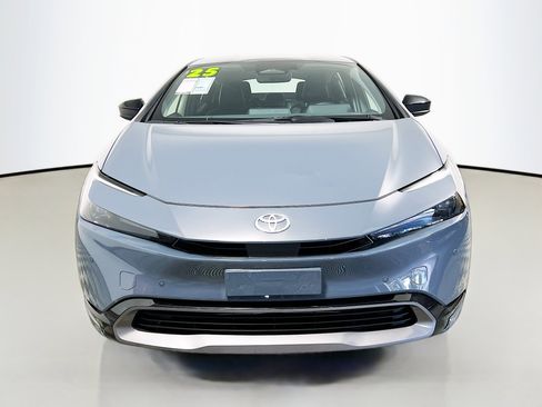 Used 2025 Toyota Prius XLE FWD image 11