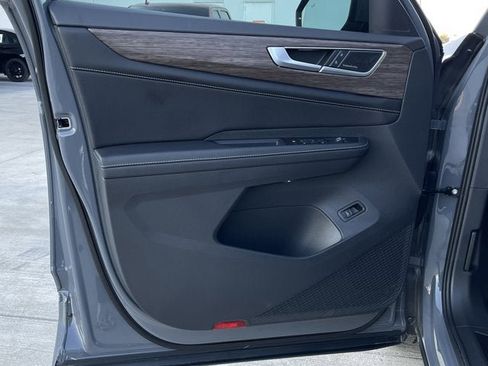 Used 2025 Volkswagen Atlas SEL Premium R-Line image 9