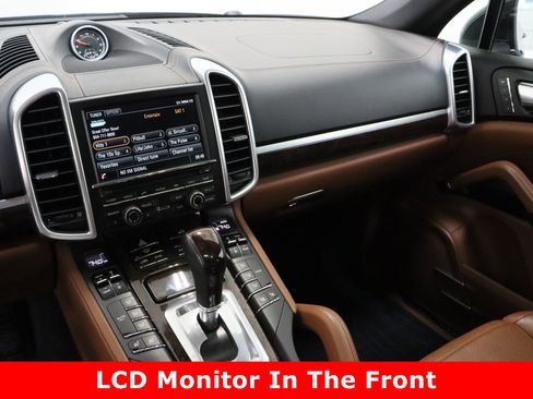 Used 2016 Porsche Cayenne image 17