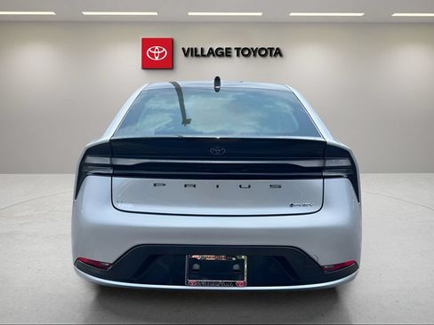 New 2026 Toyota Prius Plug-In Hybrid FWD image 4