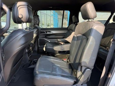 Used 2025 Jeep Wagoneer L Series II AWD/4WD image 10