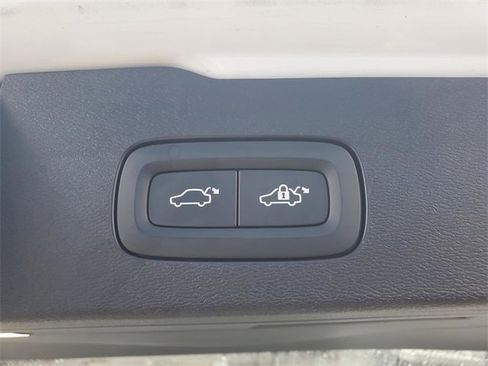 Certified 2025 Volvo V60 B5 Cross Country Plus image 35