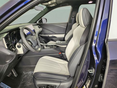Certified 2025 Lexus TX 500h AWD w/ Technology Package image 11