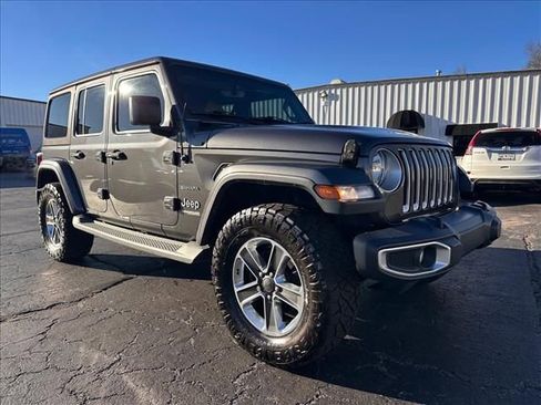 Used 2018 Jeep Wrangler Unlimited Sahara image 2