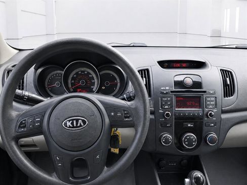 Used 2011 Kia Forte EX w/ Premium Pkg FWD image 9