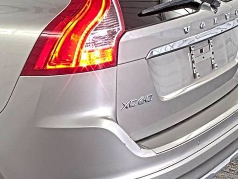 Used 2016 Volvo XC60 T5 Premier w/ Proximity Package FWD image 8