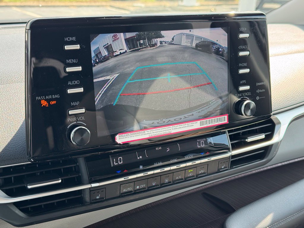 Used 2024 Toyota Sienna XLE FWD image 32
