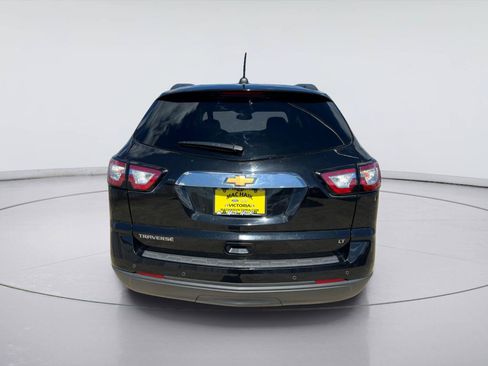 Used 2017 Chevrolet Traverse LT w/ Style and Technology Package FWD image 4