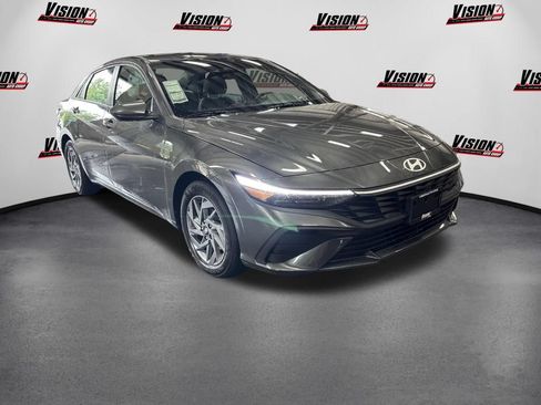 Used 2024 Hyundai Elantra SEL FWD image 3