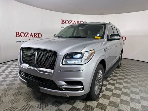 Used 2018 Lincoln Navigator Premiere RWD image 4
