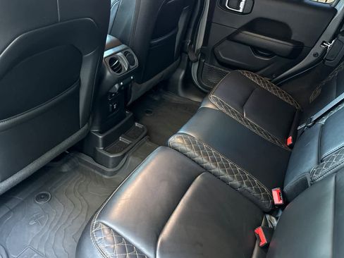 Used 2022 Jeep Wrangler Unlimited Sahara AWD/4WD image 12
