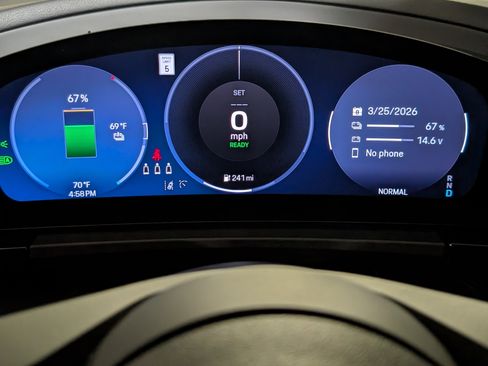 Certified 2025 Porsche Macan Electric image 28