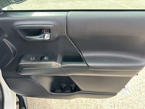 Used 2022 Toyota Tacoma TRD Off-Road w/ Technology Package image 45