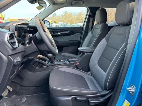 Used 2025 Chevrolet TrailBlazer LT AWD/4WD image 16