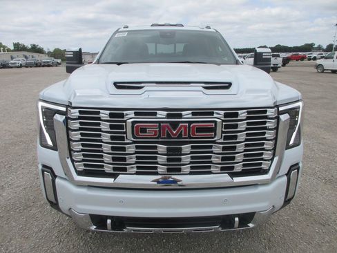 New 2026 GMC Sierra 2500 Denali w/ Denali Reserve Package AWD/4WD image 11