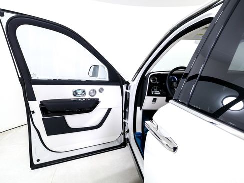 Certified 2025 Rolls-Royce Cullinan image 11