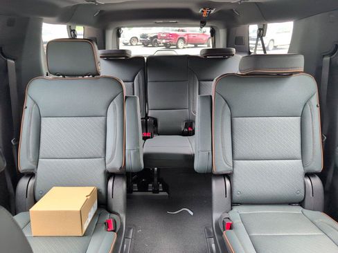 New 2026 GMC Yukon XL AT4 w/ AT4 Premium Plus Package AWD/4WD image 33