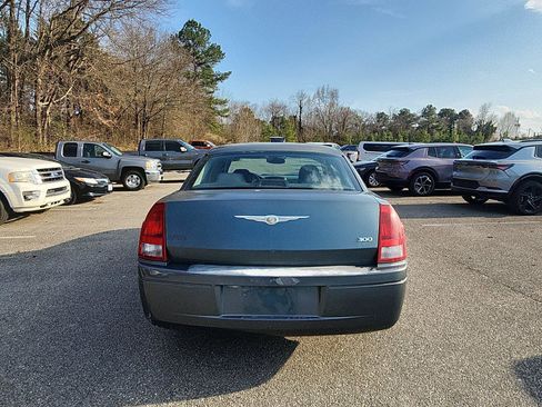 Used 2006 Chrysler 300 image 4
