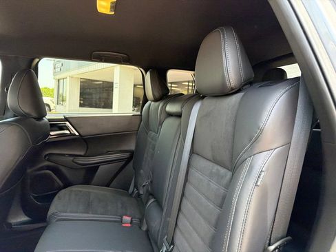 Used 2024 Mitsubishi Outlander SE Black Edition FWD image 36