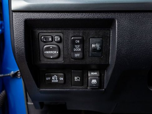 Used 2018 Toyota Tundra Platinum image 21