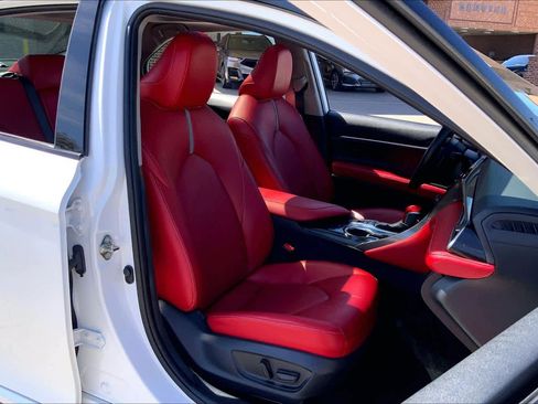 Used 2020 Toyota Camry XSE image 9