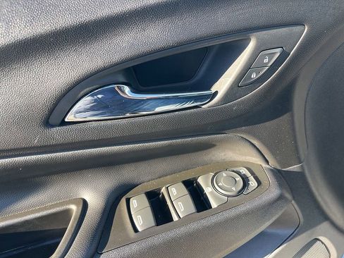 Used 2023 Chevrolet Equinox LT image 22