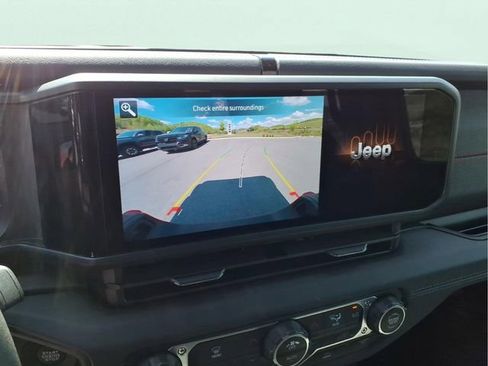 Used 2024 Jeep Gladiator Rubicon AWD/4WD image 30