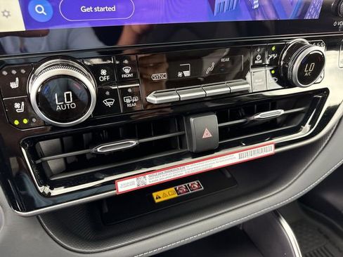 Used 2026 Toyota Highlander Limited image 19