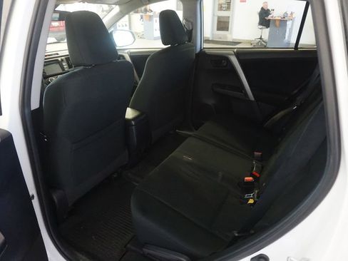 Used 2018 Toyota RAV4 LE image 17