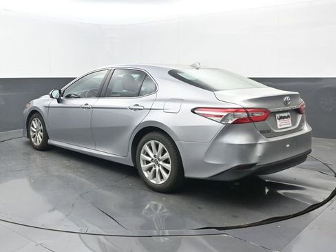 Used 2020 Toyota Camry LE image 3