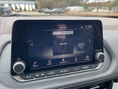 Used 2023 Nissan Rogue SL image 10